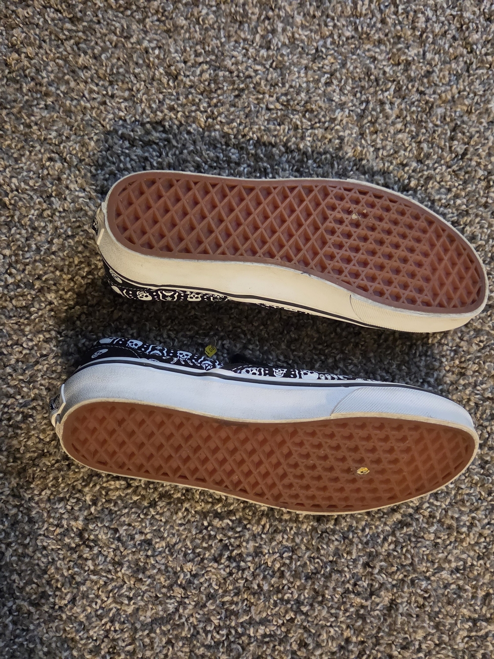 Women's Size 7 Vans Slip-On Bandana Skull Print Sneakers - Black & White,Euc - Picture 7 of 8